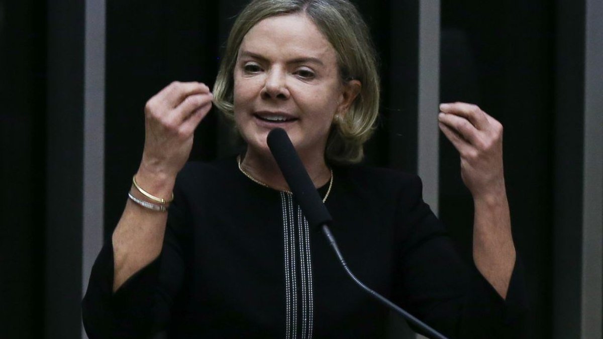 Gleisi Hoffmann rebate críticas de Padilha ao PT: ‘Mais respeito’