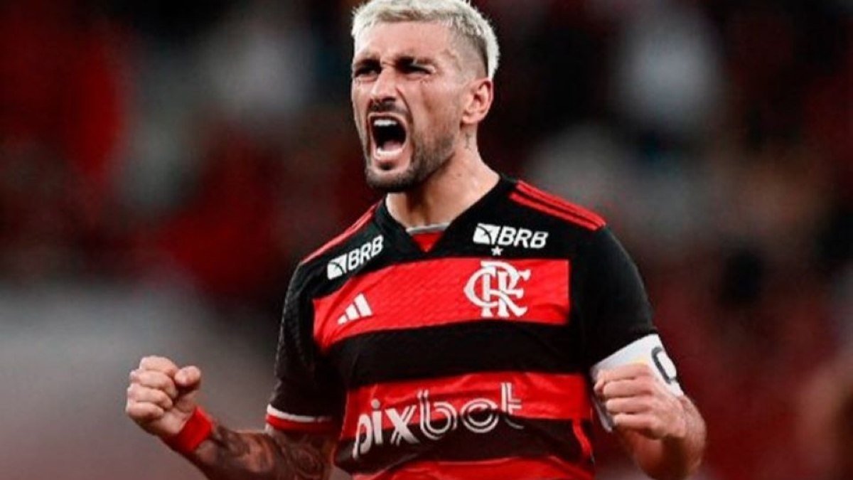Flamengo vence primeiro jogo sobre Atlético-MG
