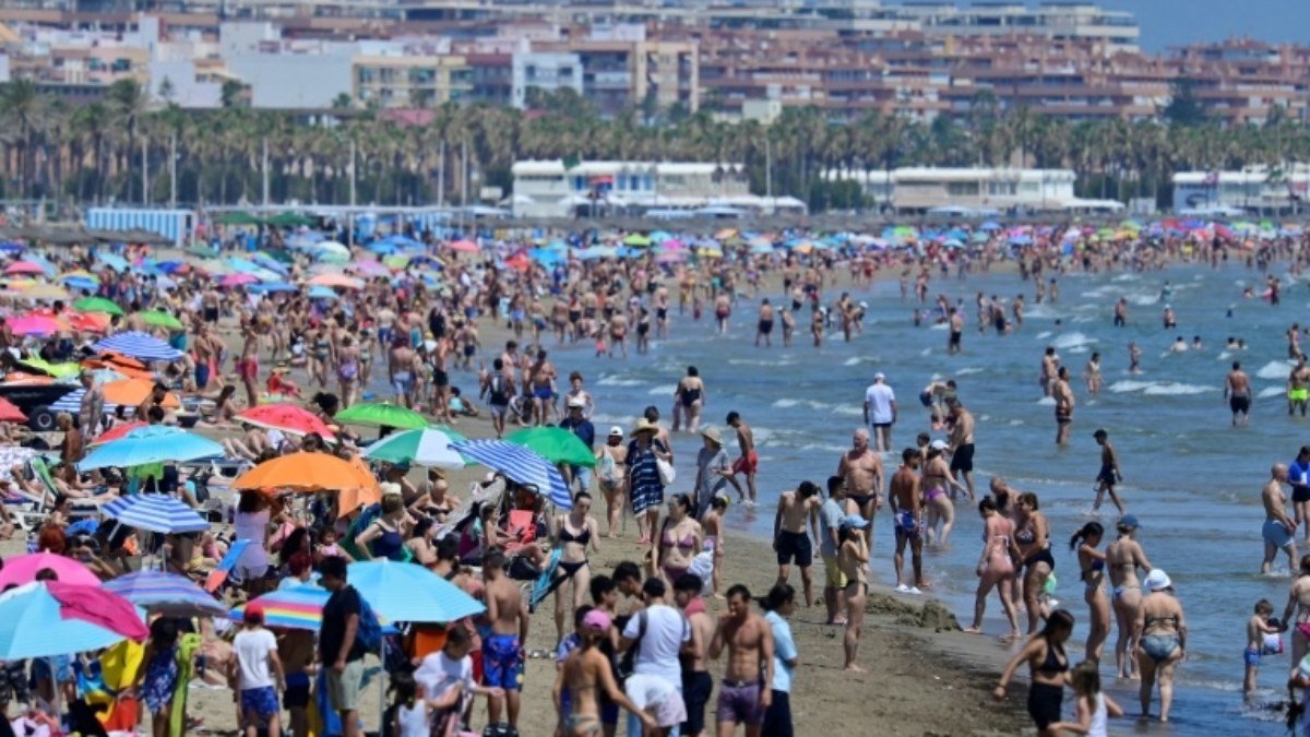 Espanha bate recorde de visitantes em meio a debate sobre turismo de massa