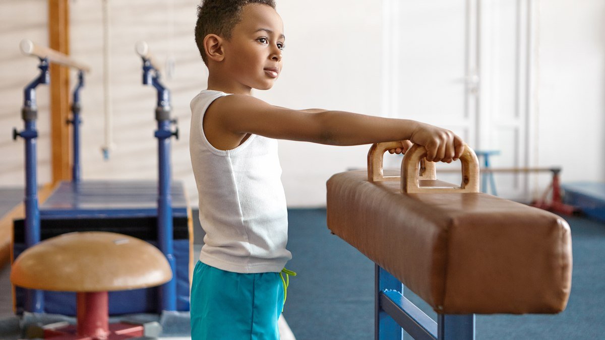 Musculação para crianças e adolescentes? Confira idade recomendada para a prática