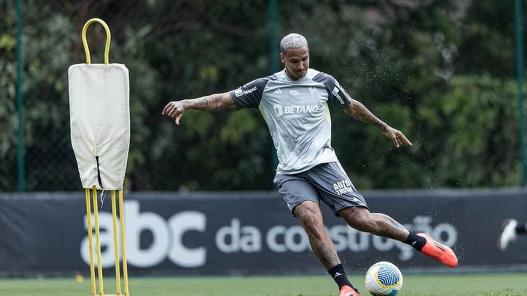 Atlético encerra preparação e tem dúvida na escalação contra o Flamengo