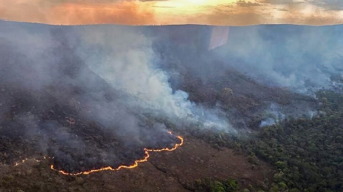 Brasil pede apoio internacional para intensificar combate às queimadas