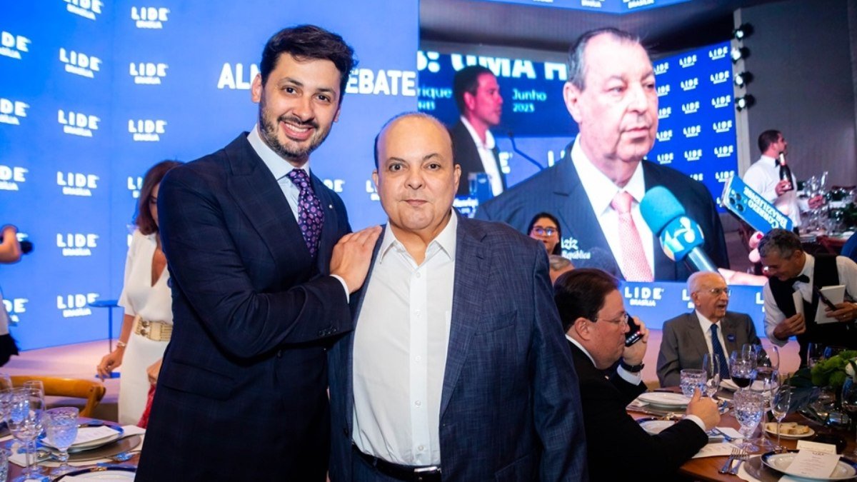 Fernando Cavalcanti recebe título de cidadão honorário de Brasília Fernando Cavalcanti recebe título de cidadão honorário de Brasília