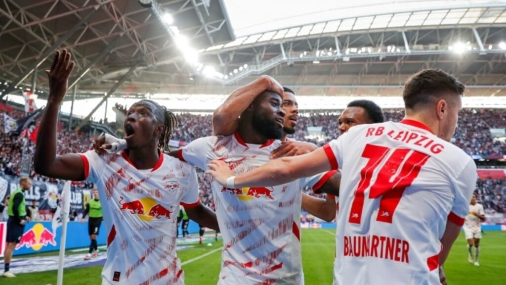 Leipzig vence Freiburg e dorme na liderança do Campeonato Alemão