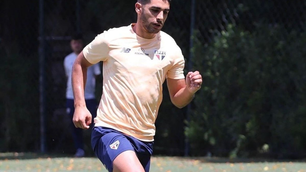 Michel Araújo sofre lesão no joelho em treino e vira desfalque para clássico Majestoso