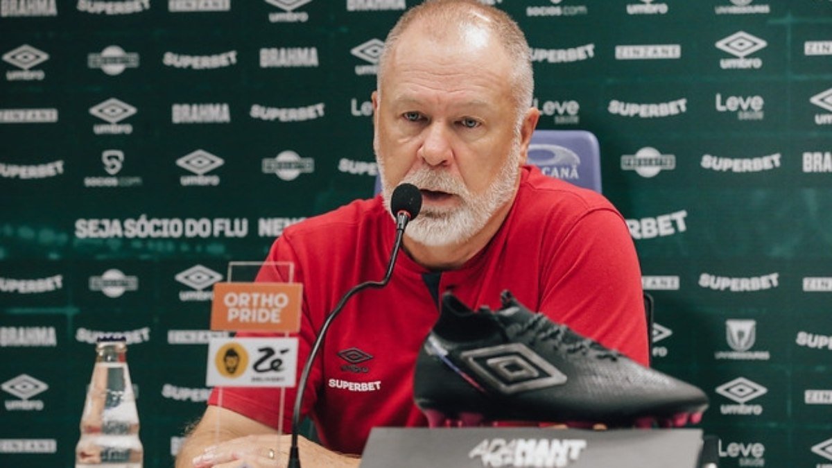 Apesar da derrota, Mano Menezes diz que Fluminense fez um jogo competitivo, e lamenta gol sofrido no final