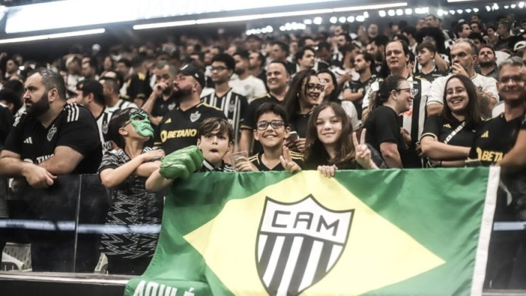 Atlético-MG bate recorde de público na Arena MRV com vitória histórica