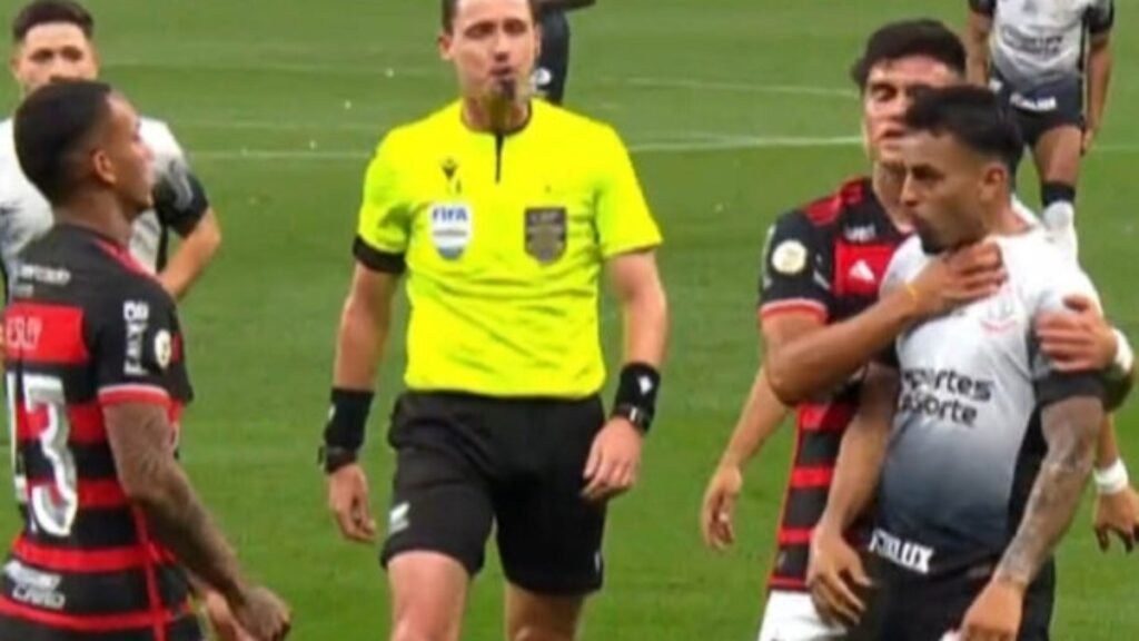 STJD pune jogadores de Corinthians e Flamengo por briga no Brasileirão; veja ganchos