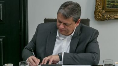 MP-SP investiga compra milionária de uniforme a escolas militares