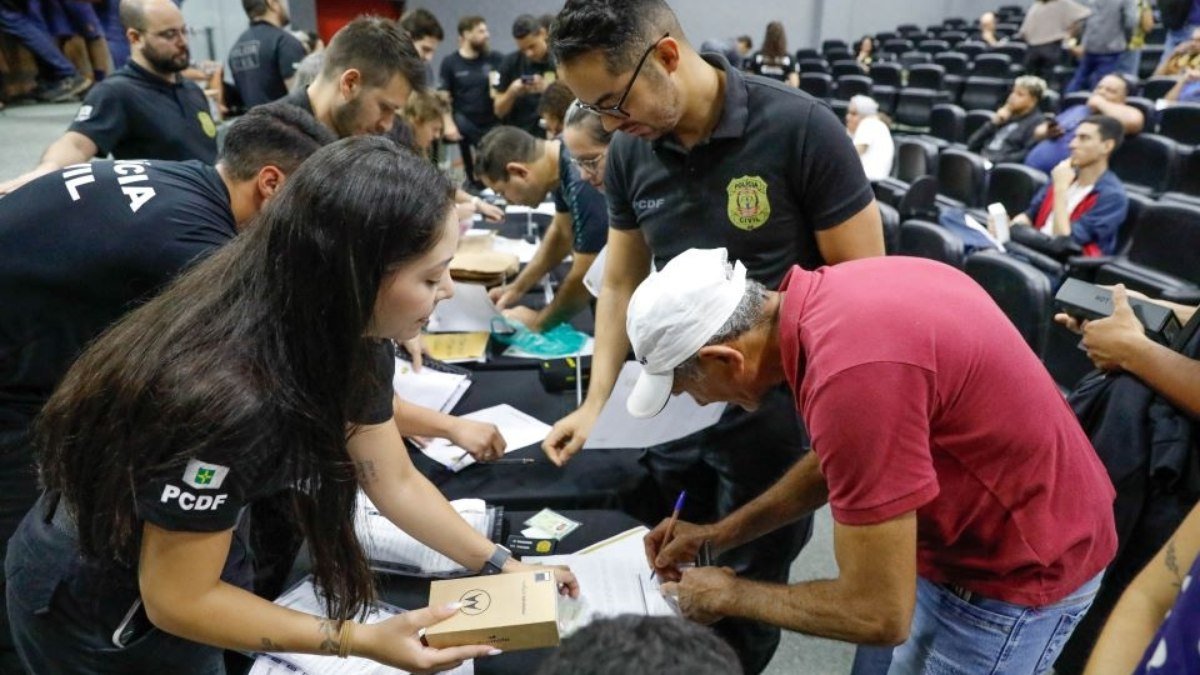 Primeira fase da Operação Rastreamento Final recupera 12 celulares por dia no DF Primeira fase da Operação Rastreamento Final recupera 12 celulares por dia no DF