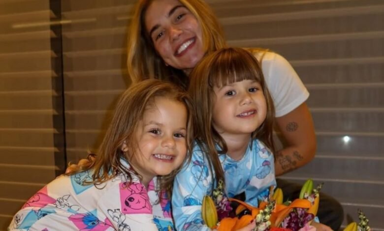 Dias após anunciar o término, Virginia retorna ao País e compartilha registro com os filhos Dias após anunciar o término, Virginia retorna ao País e compartilha registro com os filhos