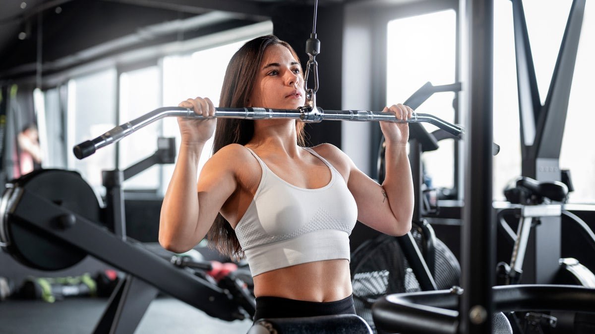 Musculação pode fazer mal para a coluna? Profissional aponta os riscos