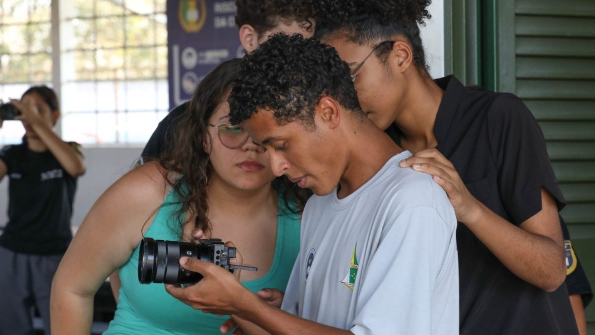 Artistas de Brasília lançam clipe produzido por estudantes da rede pública
