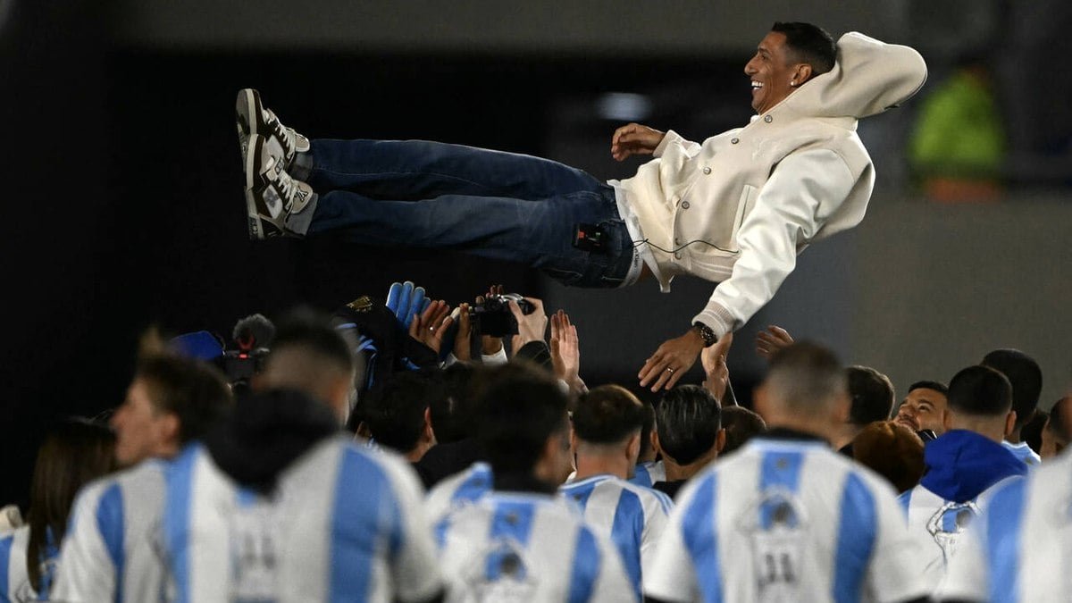 Ídolo da Argentina, Di María recebe homenagem no Monumental