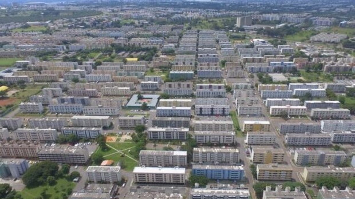 Acumulador? Cerca de 30 toneladas de entulho são retiradas de apartamento no Cruzeiro