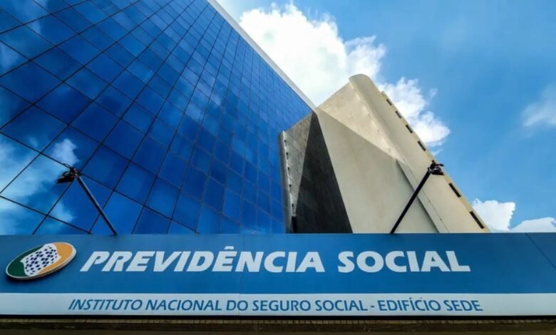 INSS paga aposentadoria de julho nesta sexta; veja quem recebe INSS paga aposentadoria de julho nesta sexta; veja quem recebe