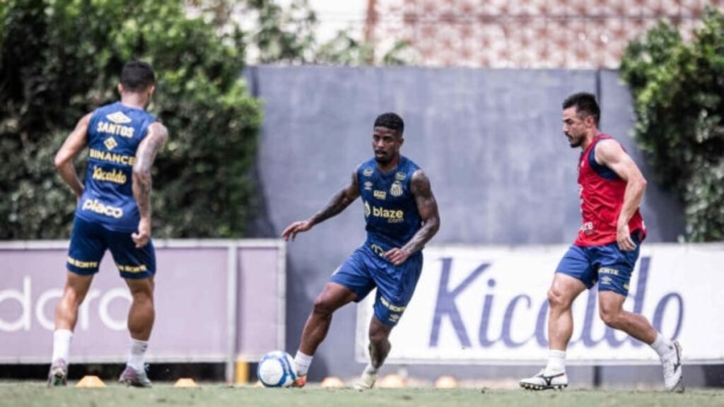Carille comanda treino tático e de bola parada para jogo decisivo na Série B