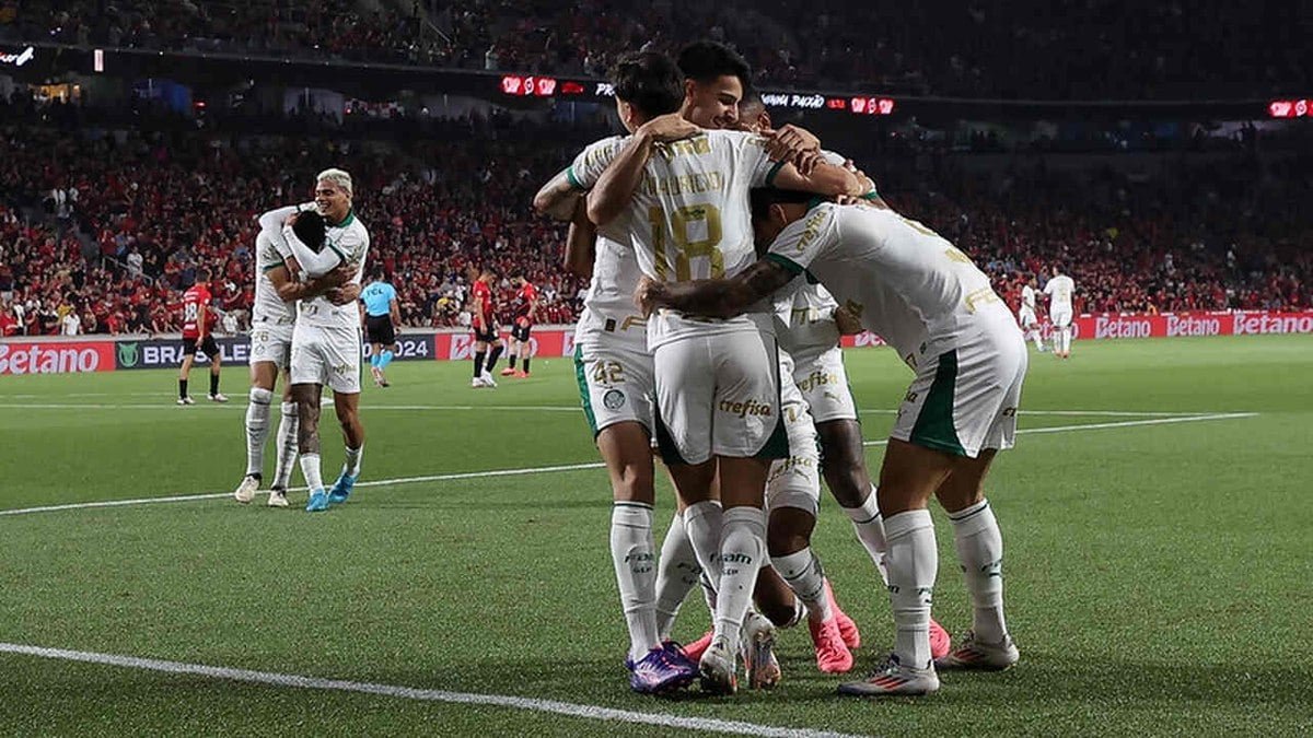 Palmeiras faz o Furacão virar brisa e toma o terceiro lugar do Fla