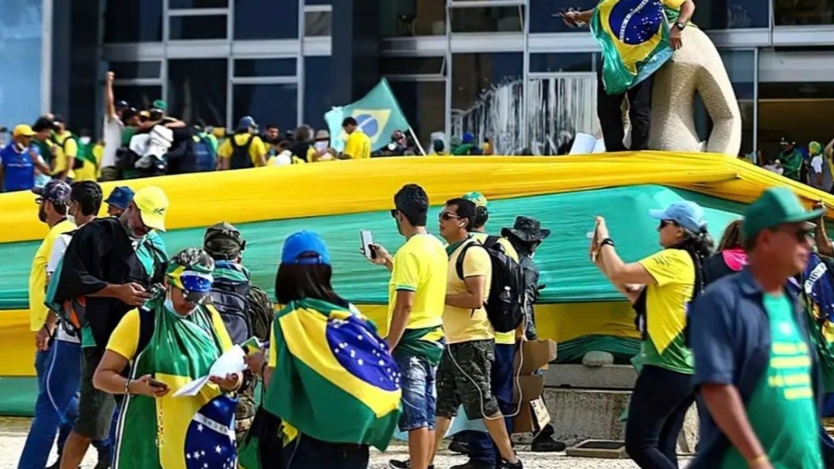 Anistia aos condenados do 8 de janeiro