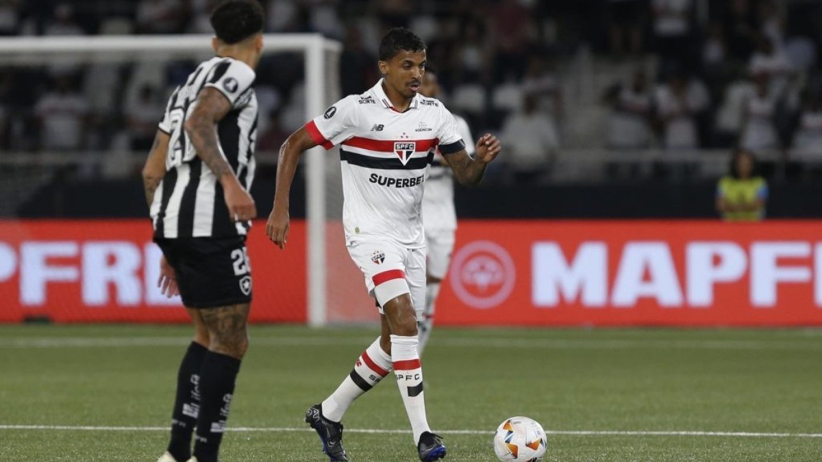 Luiz Gustavo vê empate como positivo, e projeta São Paulo forte no jogo de volta contra o Botafogo