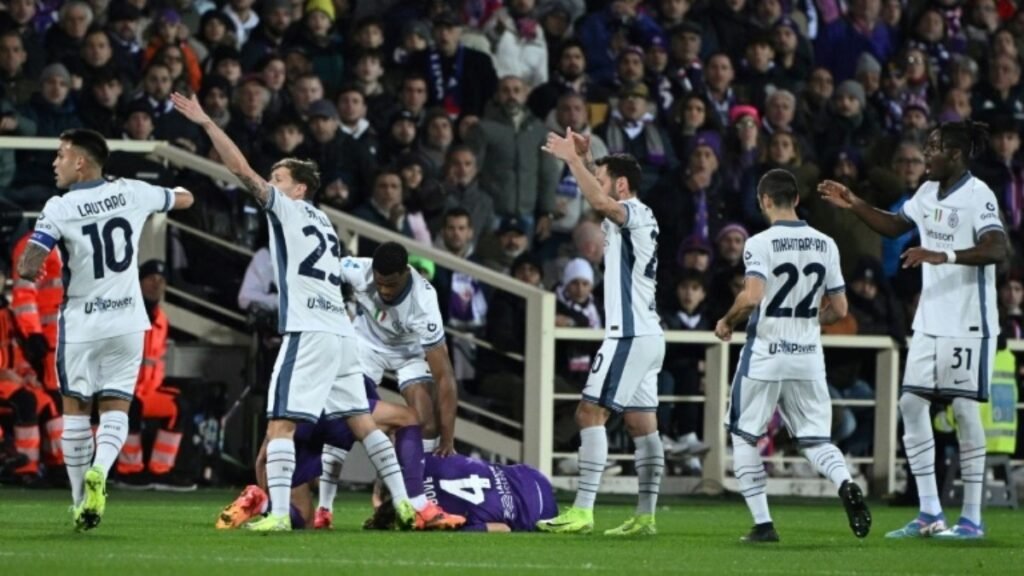 Jogo entre Fiorentina e Inter é suspenso após meia Edoardo Bove sofrer mal súbito