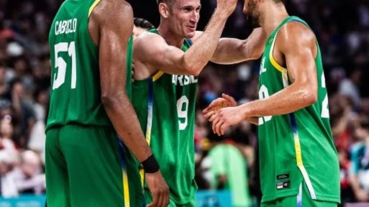Brasil volta às quartas do basquete após 12 anos