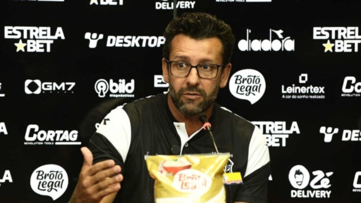 Ponte Preta apresenta Alberto Valentim como novo técnico: ‘Recomeço’