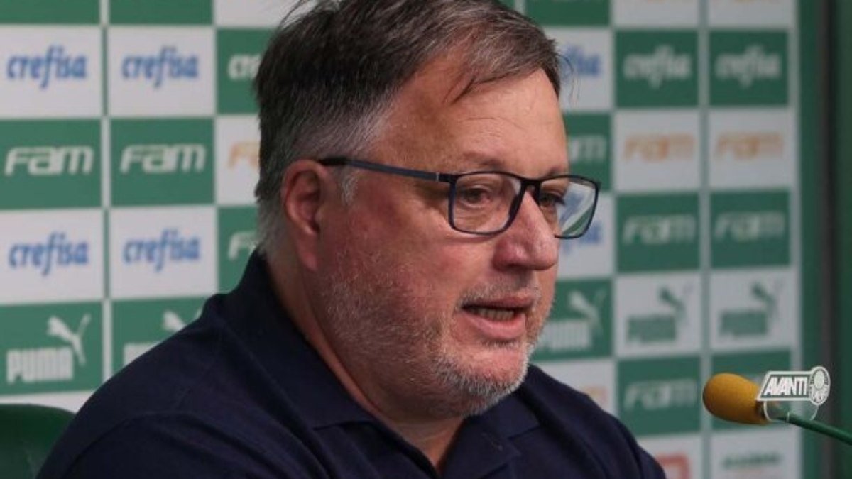 Leila faz cobrança ao diretor Anderson Barros após vice do Palmeiras no Brasileirão