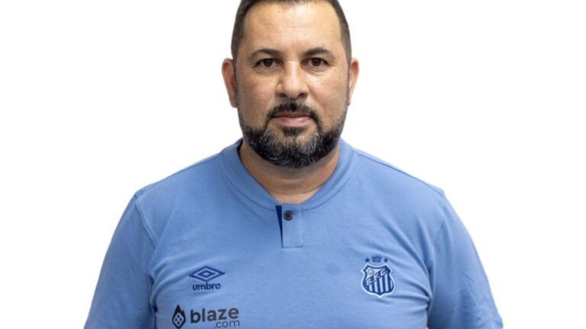 Santos apresenta Caio Couto como técnico das Sereias da Vila