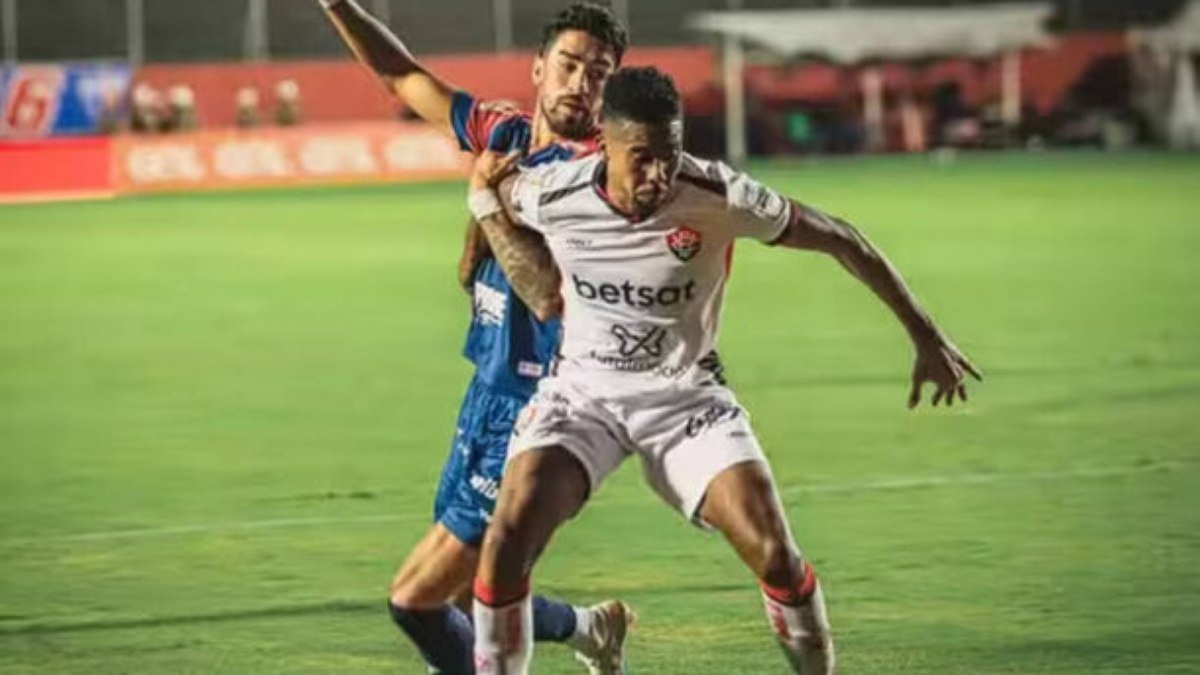 Alerrandro brilha, Vitória bate Fortaleza e garante permanência na Série A