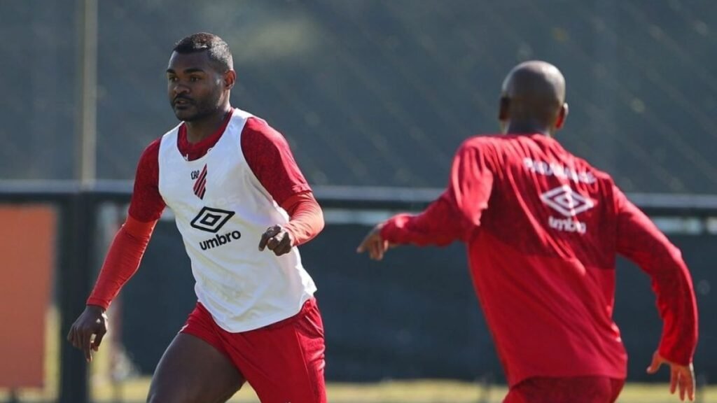 Com retorno de Nikão e novo técnico, Athletico se prepara para enfrentar o Racing