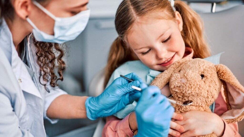 Saúde bucal infantil:
entenda a importância do cuidado com os primeiros dentes