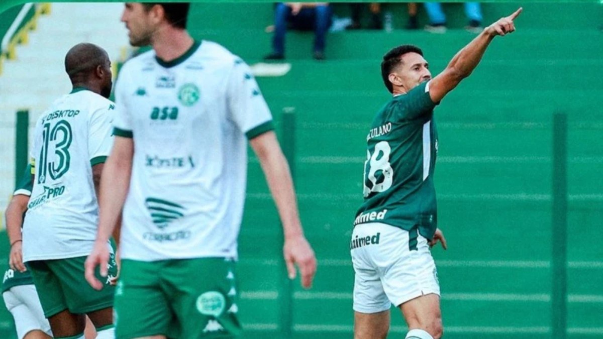 Goiás vence o Guarani, mantém tabu e afunda o rival na lanterna da segundona