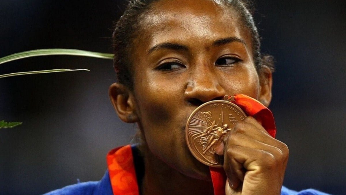 Brasiliense Ketleyn Quadros fatura o bronze no judô por equipes