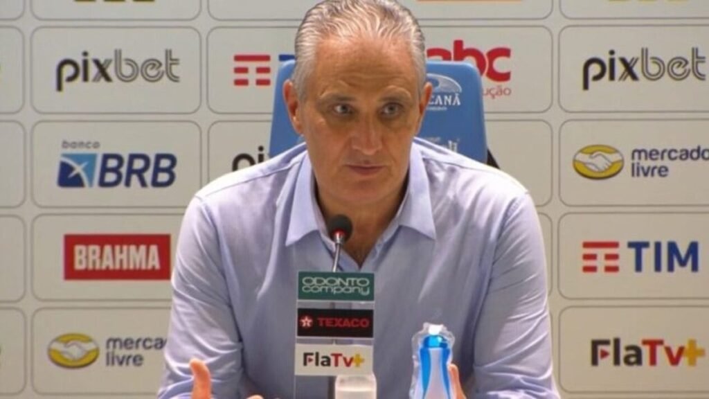 Torcedores notam Tite pedindo segurança após jornalista ser empurrada em coletiva