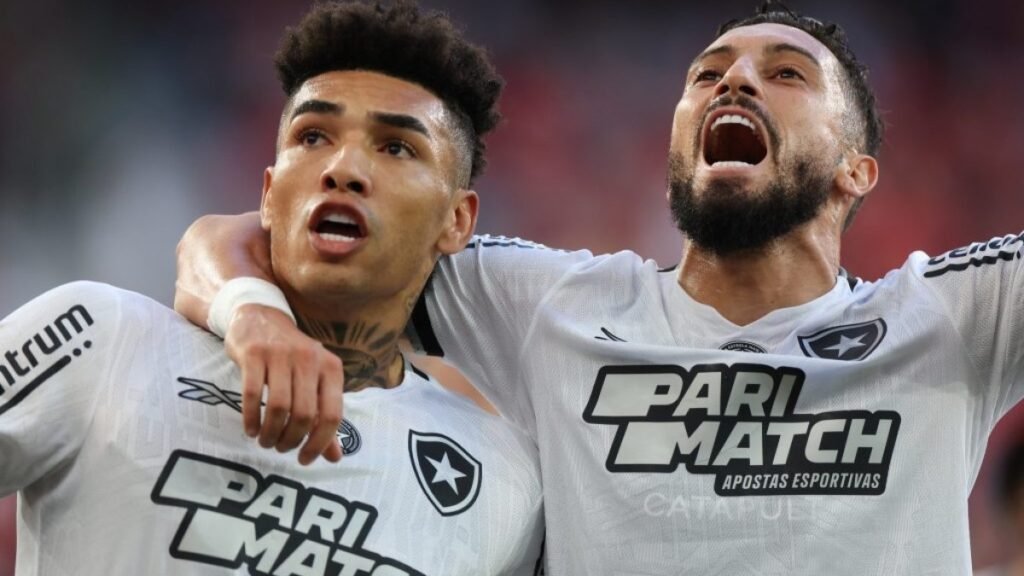 Botafogo é eficiente na frente do gol, aumenta sua vantagem e quebra tabu de 16 anos