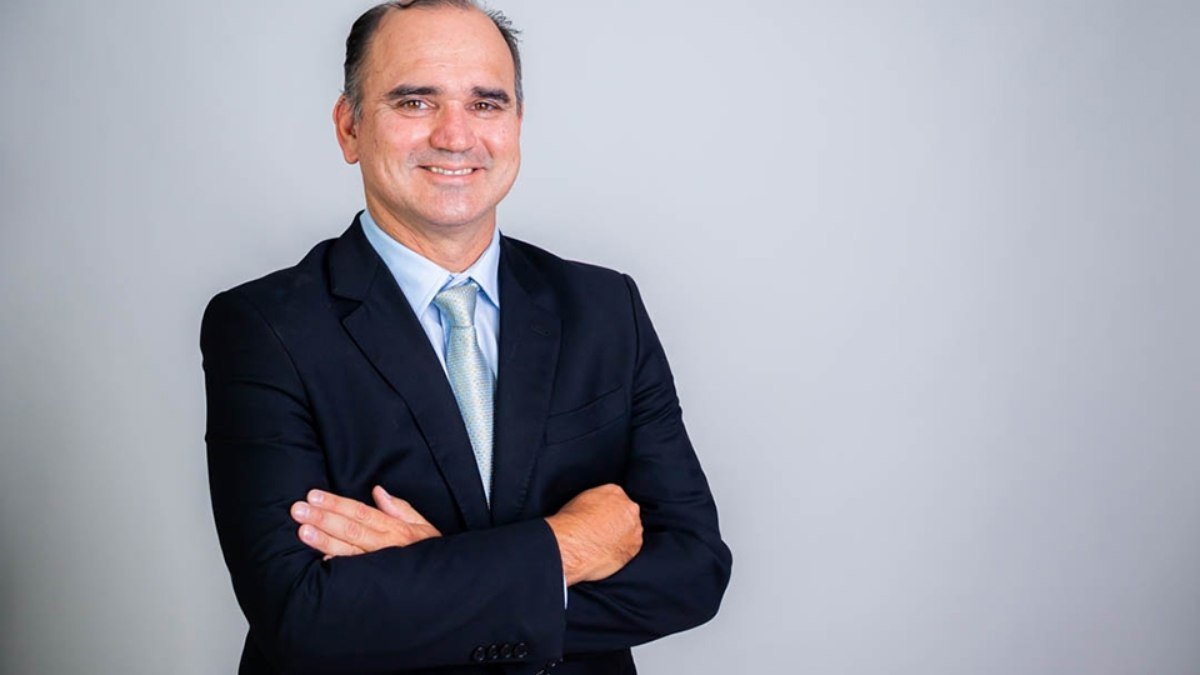 Especialista explica a lipoplastia de papada para remodelação do pescoço