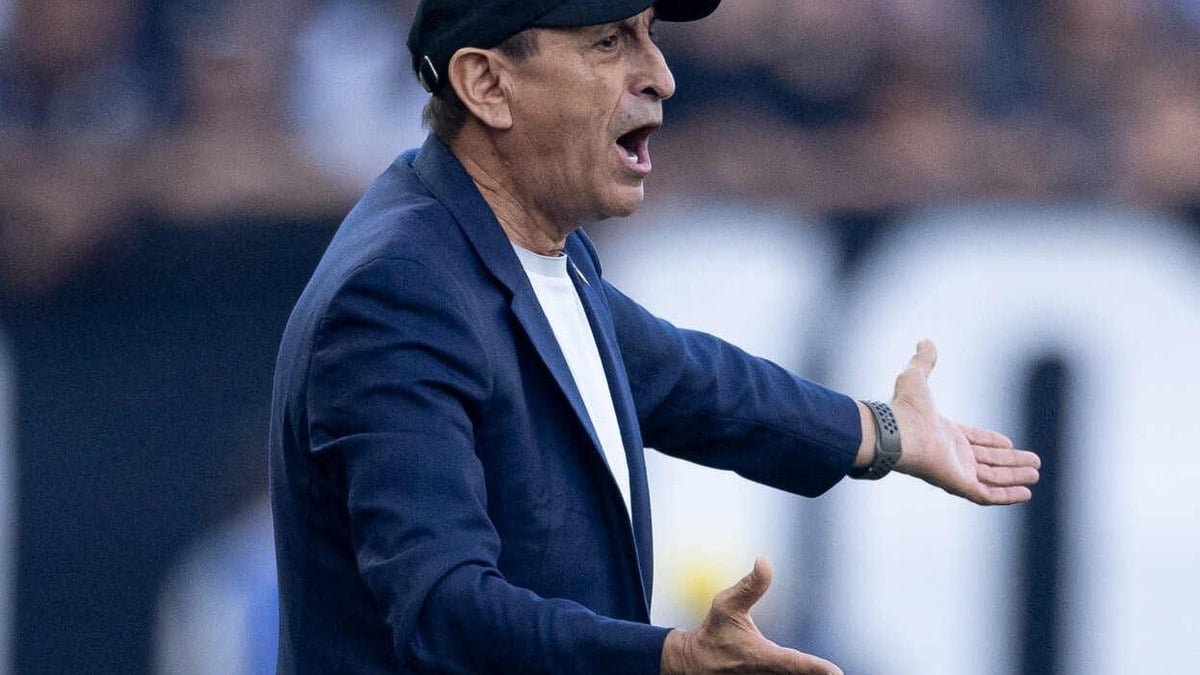 Empate do Vitória devolve Corinthians ao Z4 do Brasileirão