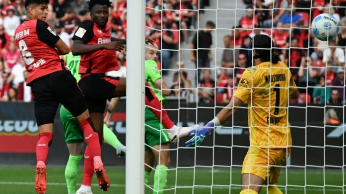 Leverkusen mantém ‘hábito’ e vence Wolfsburg (4-3) nos acréscimos