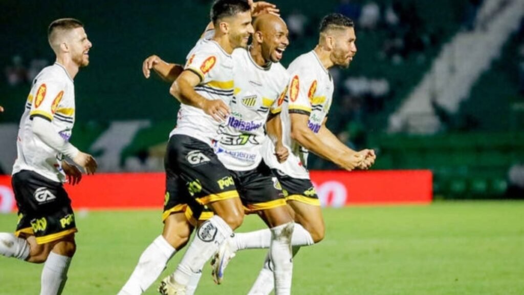 Novorizontino vence, pula para vice-liderança e mantém Guarani na lanterna