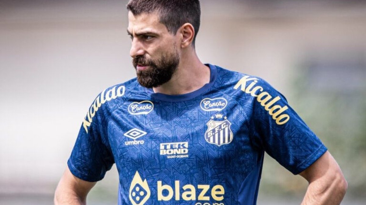 Luan Peres exalta volta à liderança da Série B: ‘Dá mais confiança’