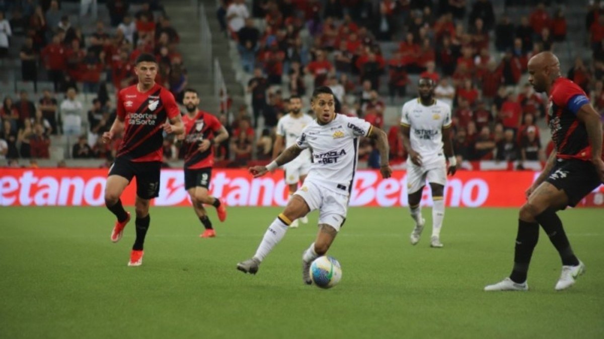 Após problemas logísticos, partida entre Criciúma e Athletico tem horário alterado