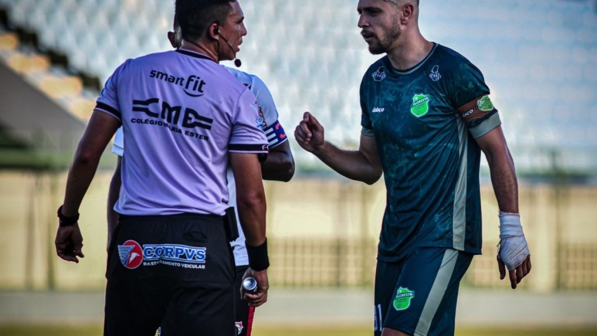 Zagueiro Ícaro projeta partida decisiva para o Floresta na Copa Fares Lopes Zagueiro Ícaro projeta partida decisiva para o Floresta na Copa Fares Lopes