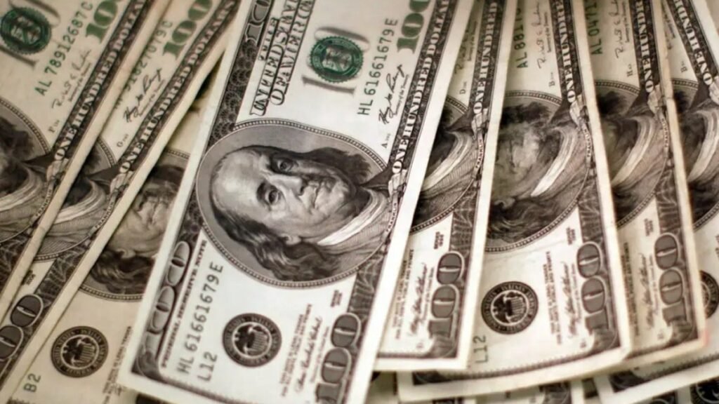 Dólar dispara com tensão entre EUA e China, e PIB do Brasil cresce abaixo do esperado