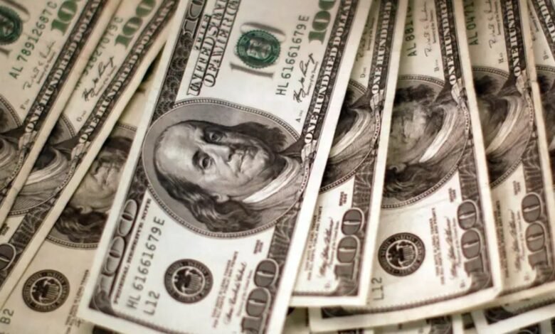 Dólar dispara com tensão entre EUA e China, e PIB do Brasil cresce abaixo do esperado Dólar dispara com tensão entre EUA e China, e PIB do Brasil cresce abaixo do esperado
