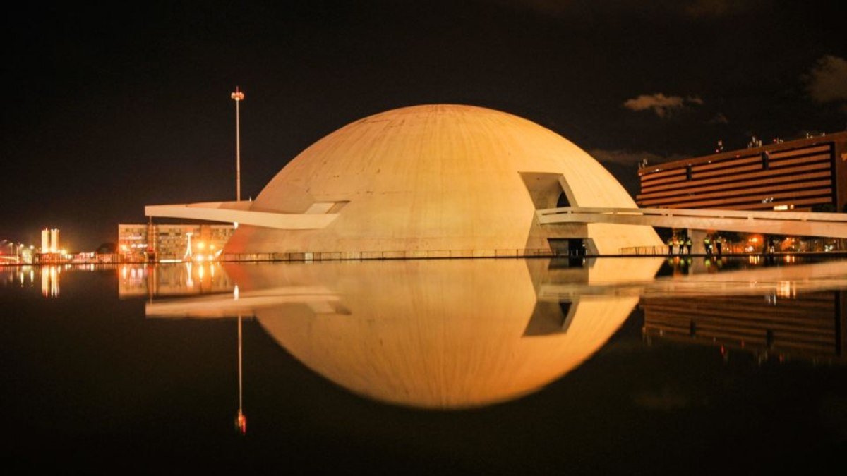 monumento foi projetado por Niemeyer para ser espaço de ideias