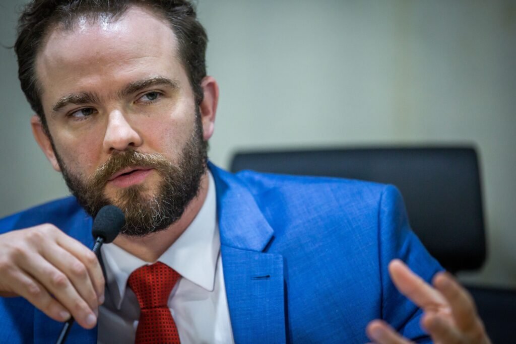 Governo não abre mão de R$ 8,5 bilhões em recursos esquecidos para compensar desoneração da folha, diz Durigan