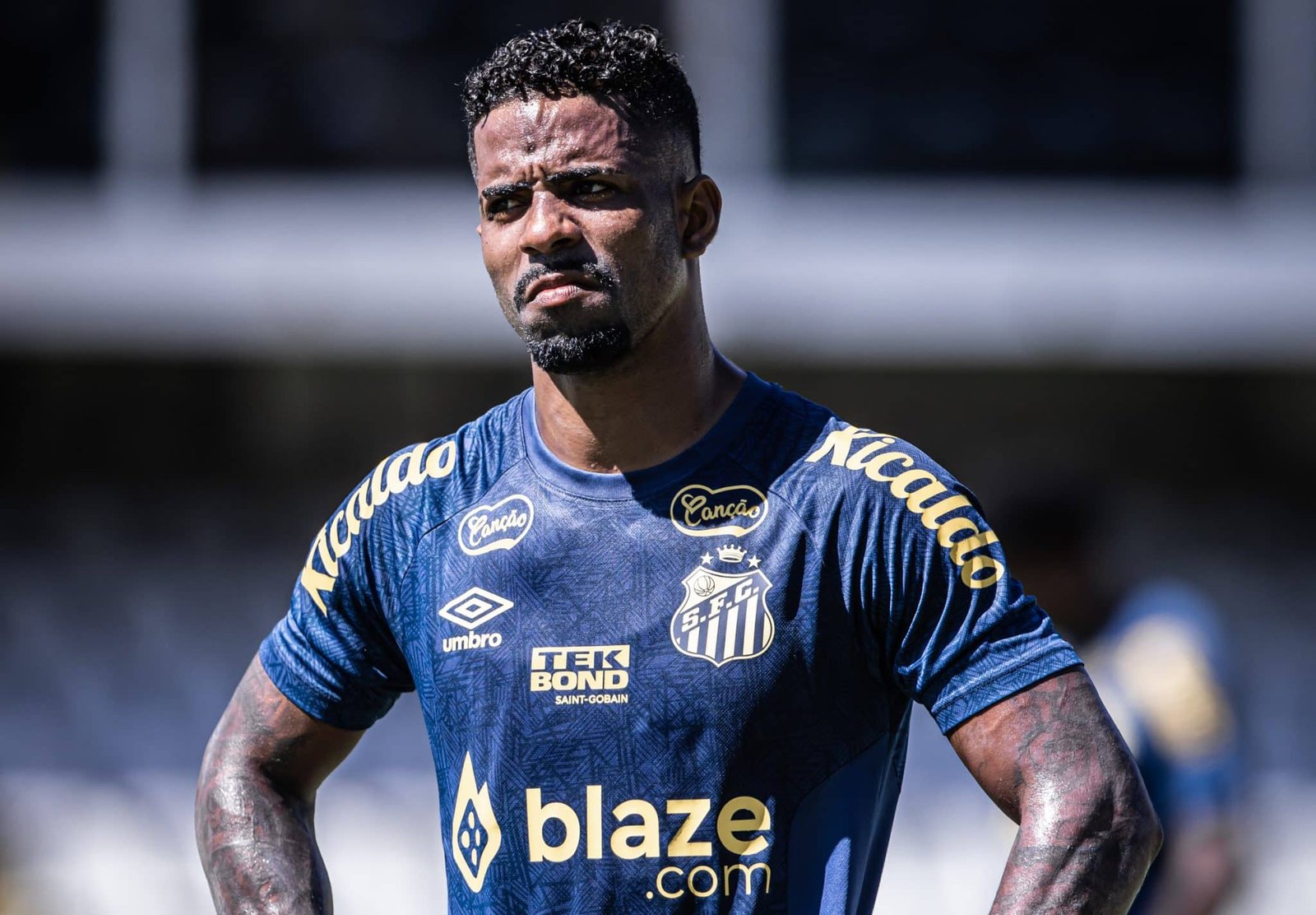 A lateral direita é a maior prova da indecisão de Carille no Santos