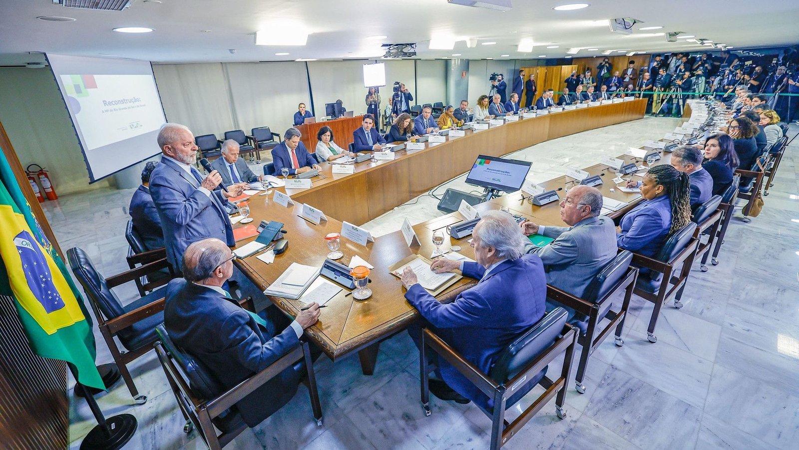 Após corte de gastos, Lula convoca ministros para alinhar futuro