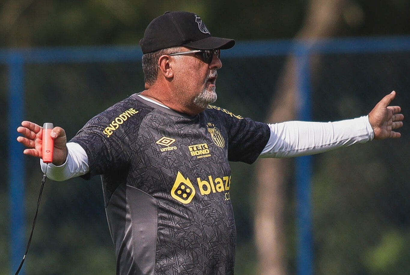 Técnico do Santos feminino fala sobre rebaixamento e final olímpica